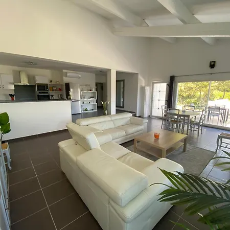 Vanessa Villa Nimes